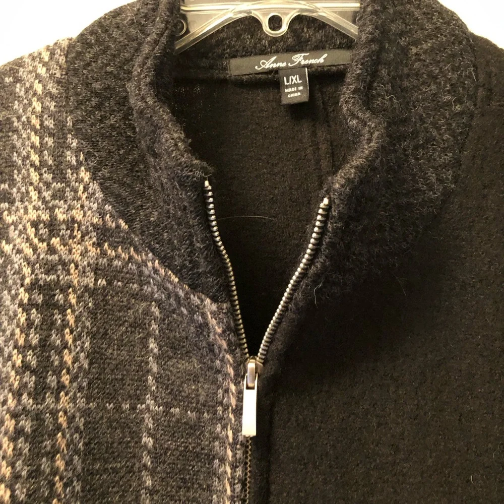 Gray/black cape w/full zipper - Picture 4 of 10